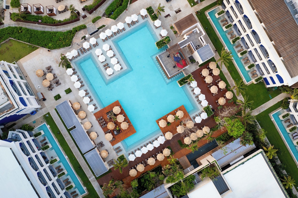 Adults Only Heaven at Hard Rock Hotel Riviera Maya All Inclusive — Swimming pool in Puerto Aventuras, Quintana Roo