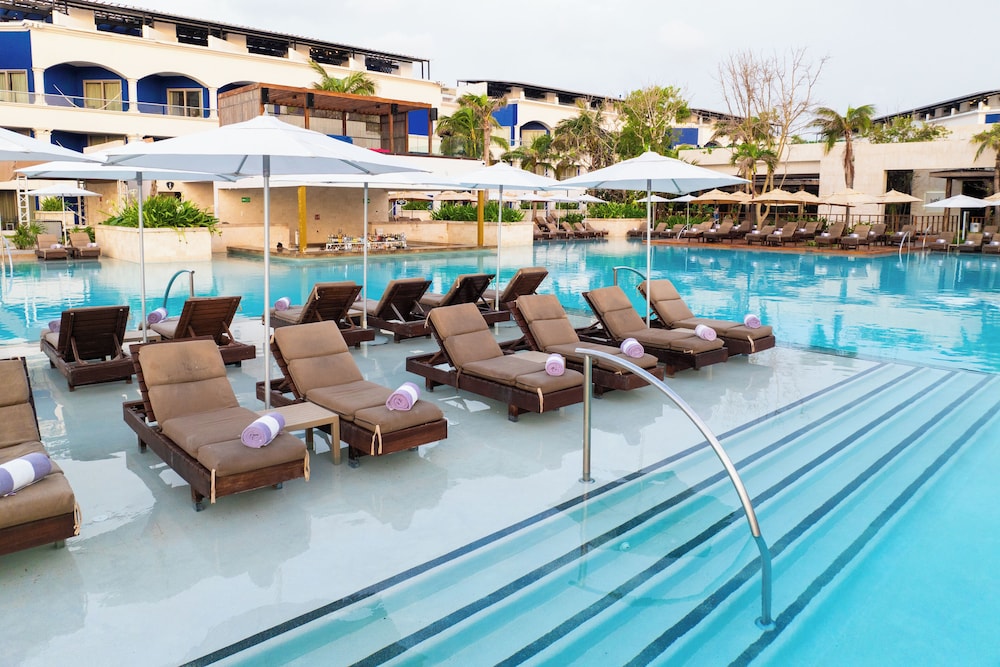 Adults Only Heaven at Hard Rock Hotel Riviera Maya All Inclusive — Swimming pool in Puerto Aventuras, Quintana Roo