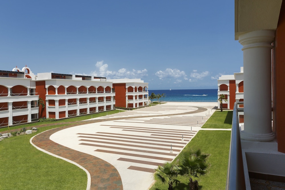 Adults Only Heaven at Hard Rock Hotel Riviera Maya All Inclusive — Hotel building in Puerto Aventuras, Quintana Roo