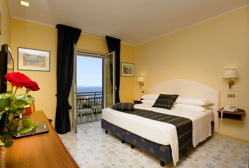 Best Western Hotel La Solara — Hotel rooms in Sorrento, Campania