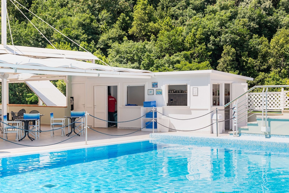 Best Western Hotel La Solara — Swimming pool in Sorrento, Campania
