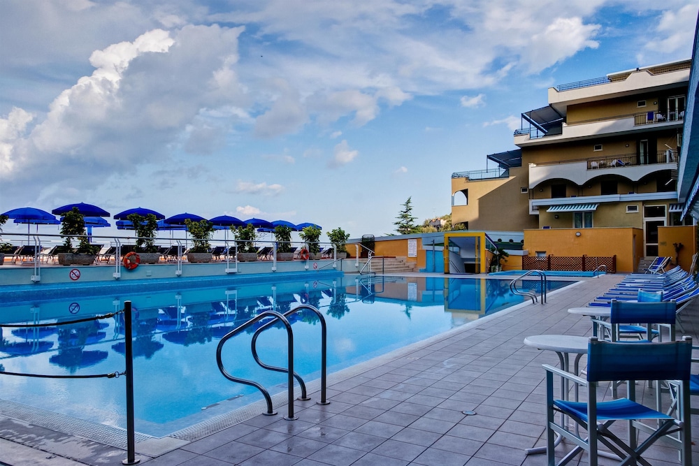 Best Western Hotel La Solara — Swimming pool in Sorrento, Campania