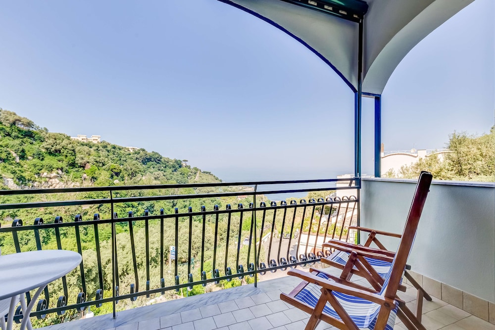 Best Western Hotel La Solara — Hotel rooms in Sorrento, Campania