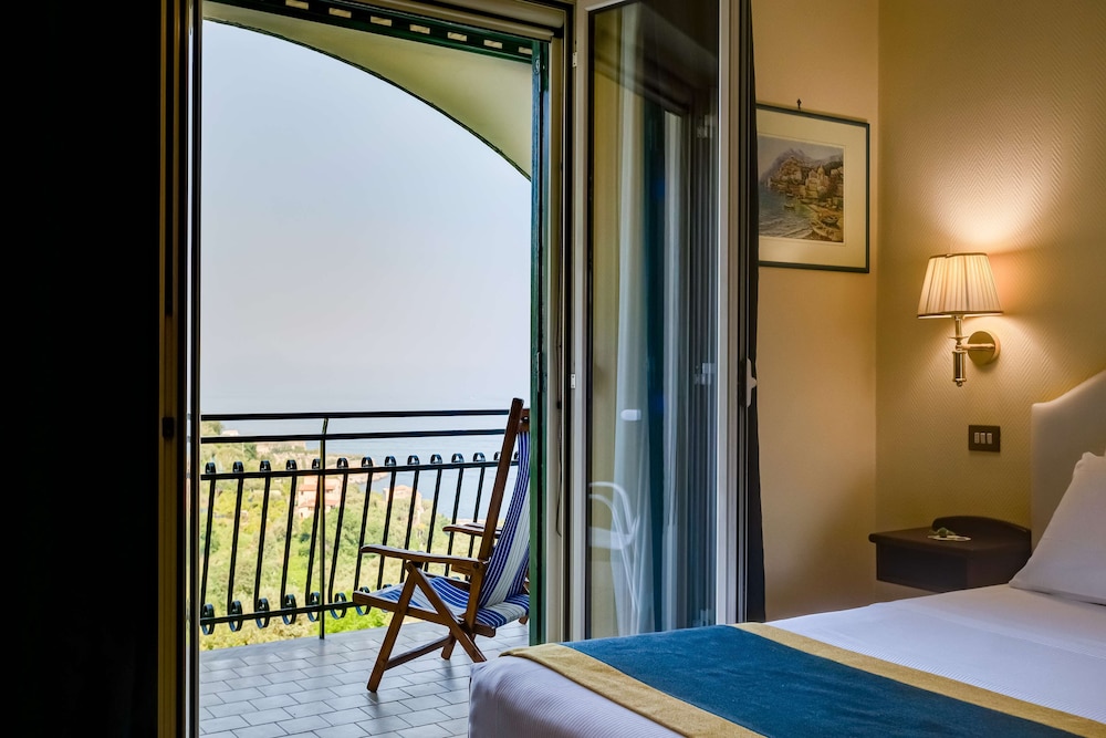 Best Western Hotel La Solara — Hotel rooms in Sorrento, Campania