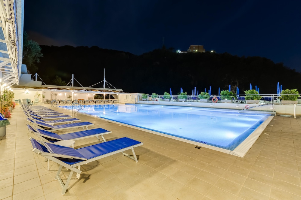 Best Western Hotel La Solara — Swimming pool in Sorrento, Campania