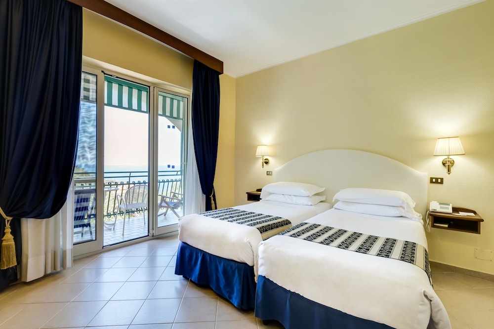 Best Western Hotel La Solara — Hotel rooms in Sorrento, Campania