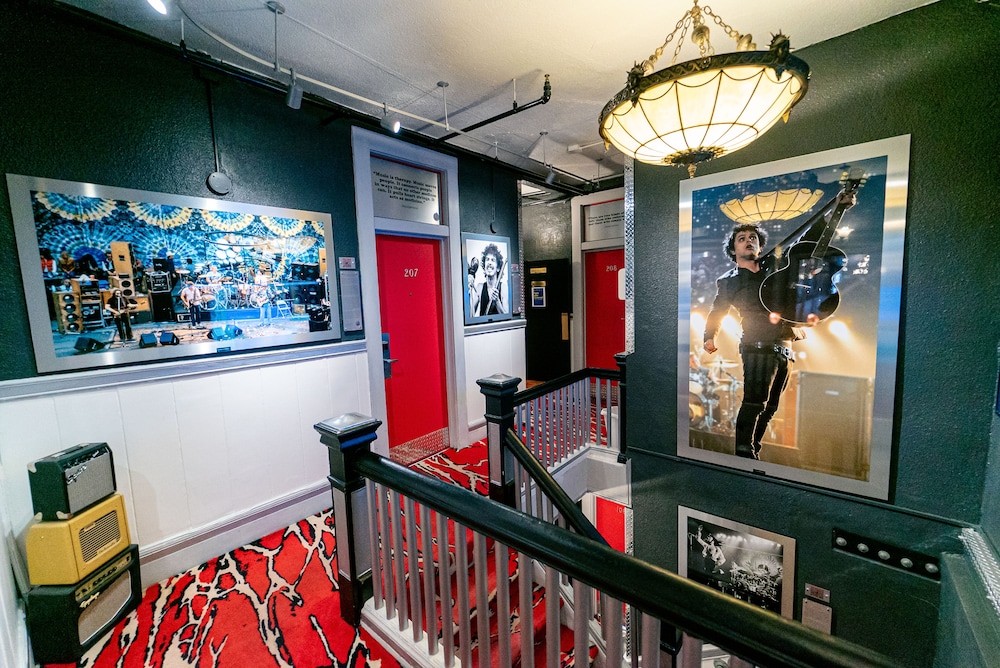 Music City Hotel - The San Francisco Music Experience — Hotel building in San Francisco, California