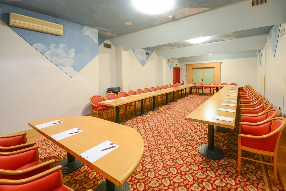 Hotel Oliveto — Hotel building in Desenzano del Garda, Lombardy
