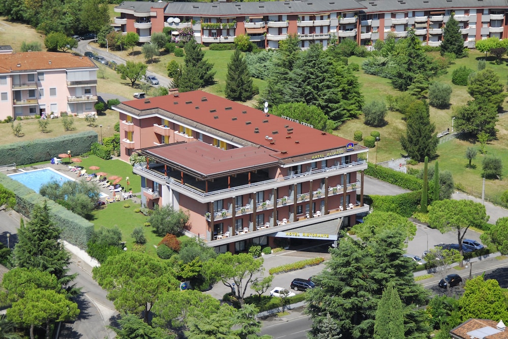 Hotel Oliveto — Hotel building in Desenzano del Garda, Lombardy