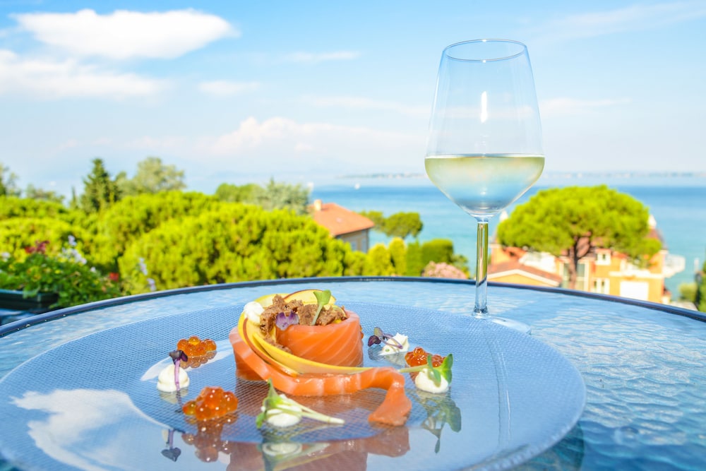 Hotel Oliveto — Restaurant & bars in Desenzano del Garda, Lombardy