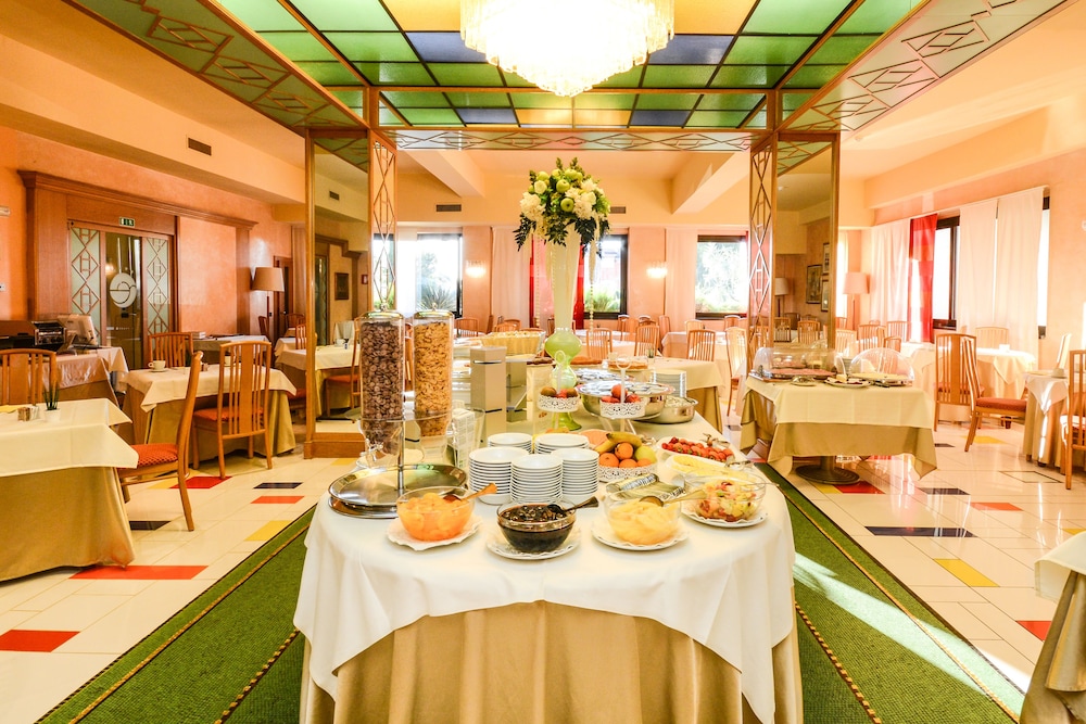Hotel Oliveto — Restaurant & bars in Desenzano del Garda, Lombardy