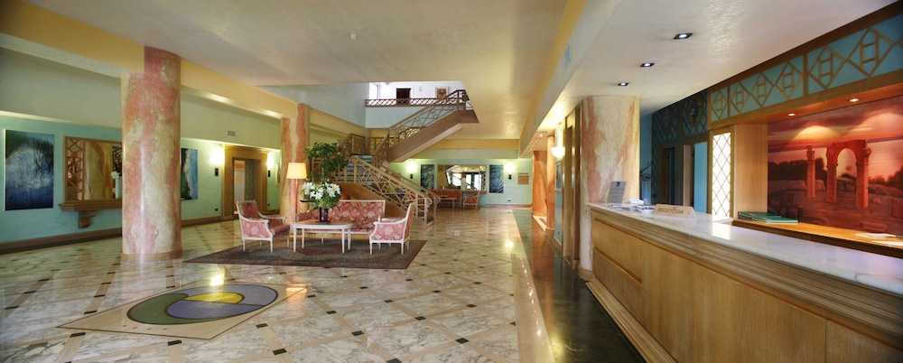 Hotel Oliveto — Hotel building in Desenzano del Garda, Lombardy