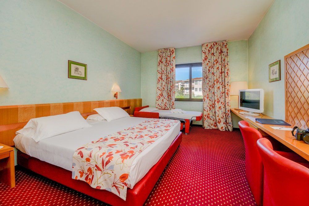Hotel Oliveto — Hotel rooms in Desenzano del Garda, Lombardy