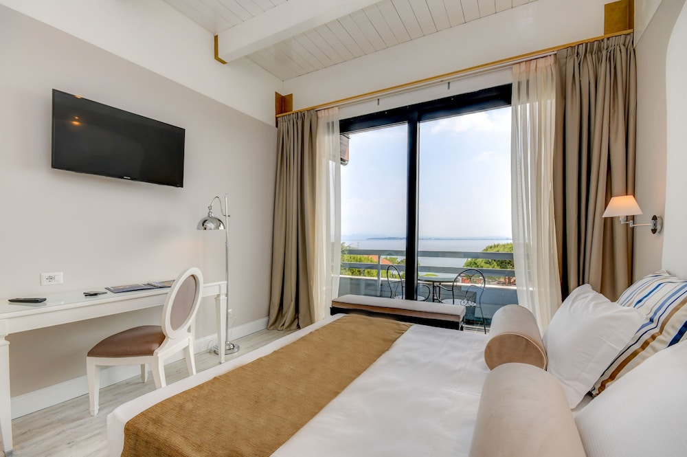 Hotel Oliveto — Hotel rooms in Desenzano del Garda, Lombardy