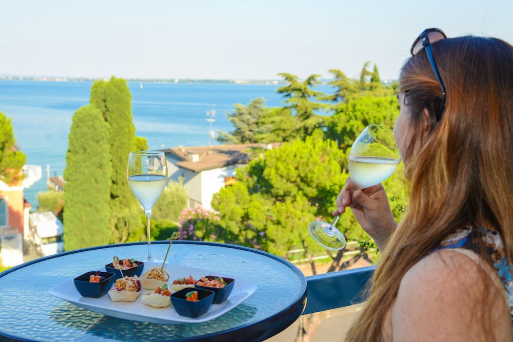 Hotel Oliveto — Restaurant & bars in Desenzano del Garda, Lombardy