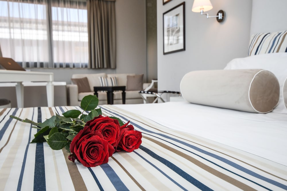 Hotel Oliveto — Hotel rooms in Desenzano del Garda, Lombardy