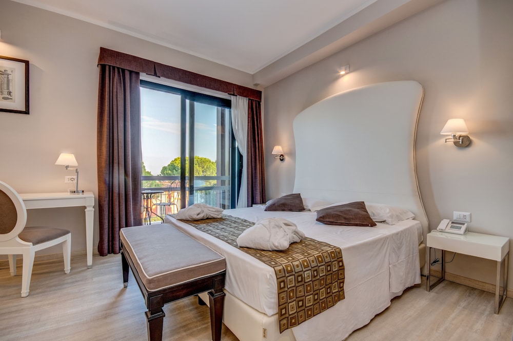 Hotel Oliveto — Hotel rooms in Desenzano del Garda, Lombardy