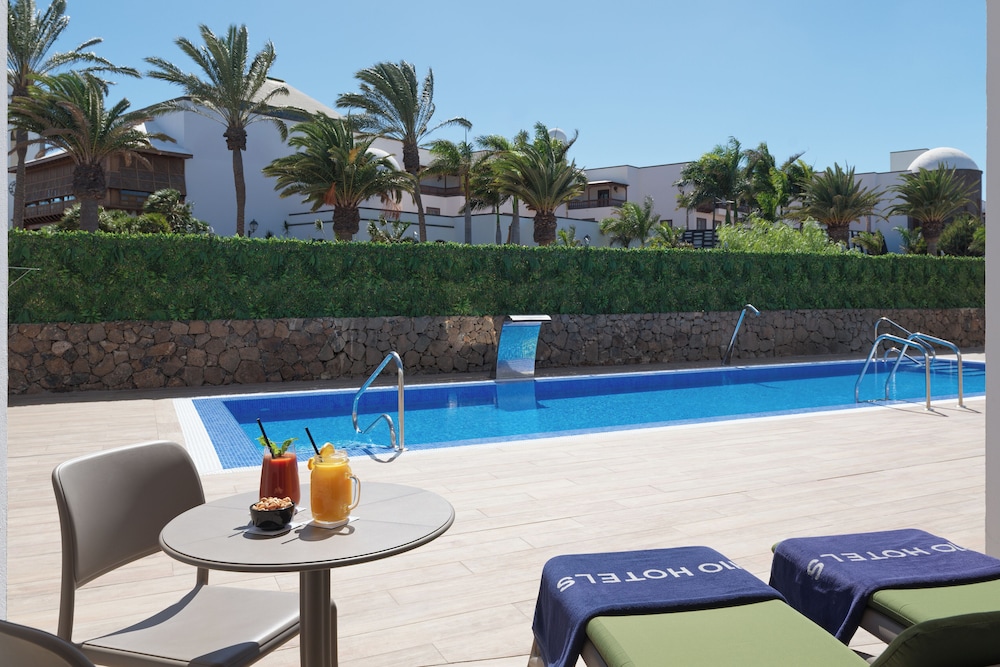 H10 White Suites — Rooms in Playa Blanca, Canary Islands