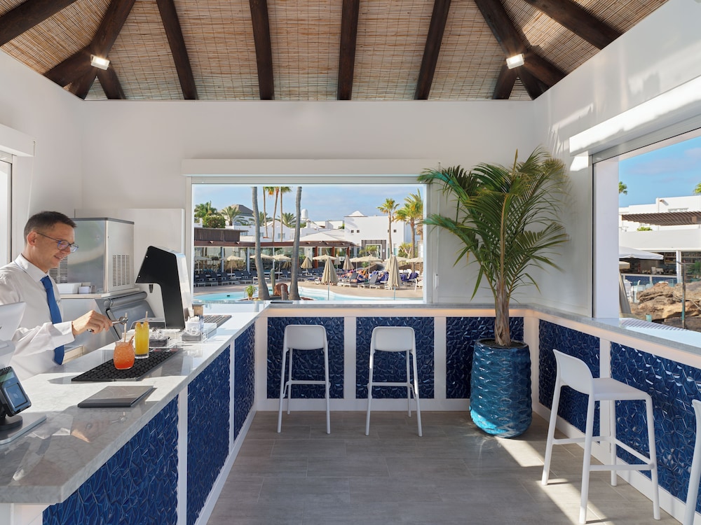 H10 White Suites — Restaurant in Playa Blanca, Canary Islands