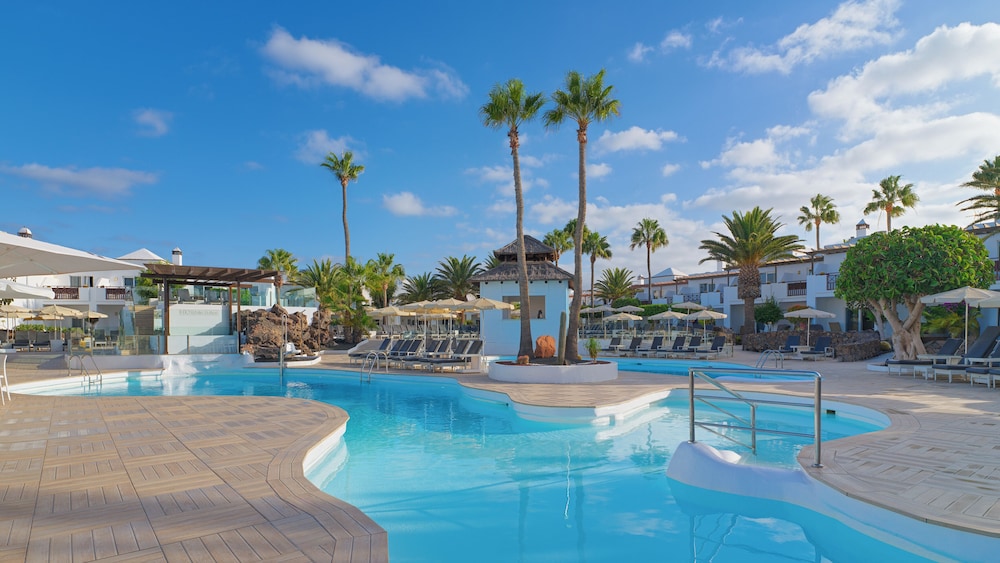 H10 White Suites — Pool in Playa Blanca, Canary Islands