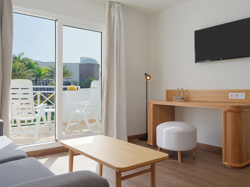 H10 White Suites — Rooms in Playa Blanca, Canary Islands