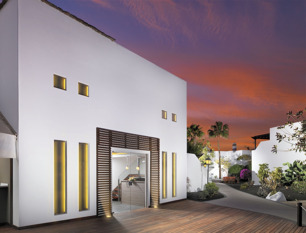 H10 White Suites — Facilities in Playa Blanca, Canary Islands