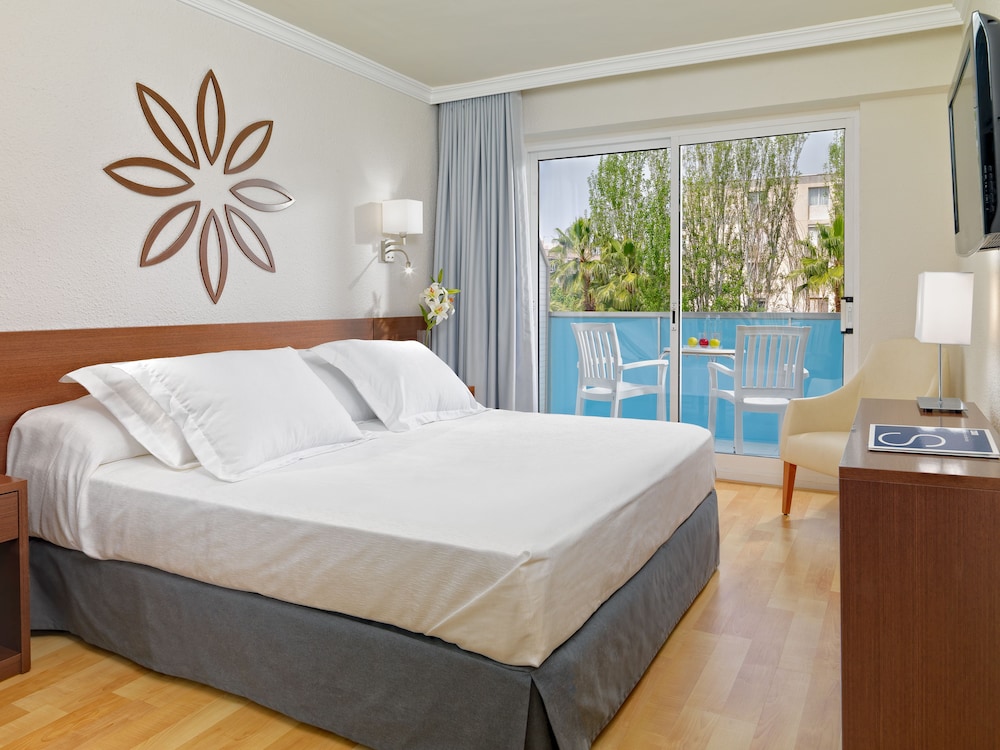 H10 Delfín - Adults Only — Hotel rooms in Salou, Catalonia