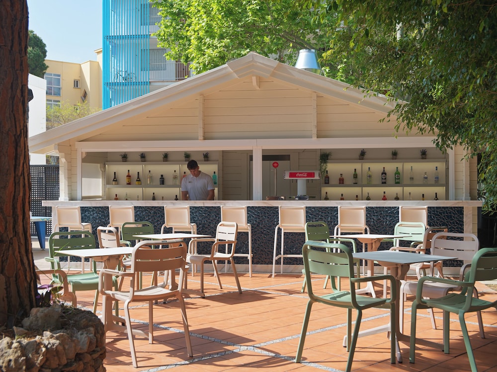 H10 Delfín - Adults Only — Restaurant & bars in Salou, Catalonia