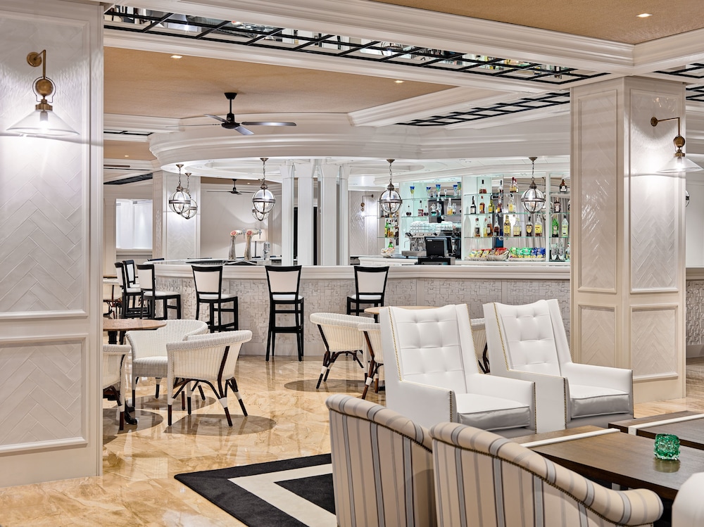 H10 Delfín - Adults Only — Restaurant & bars in Salou, Catalonia