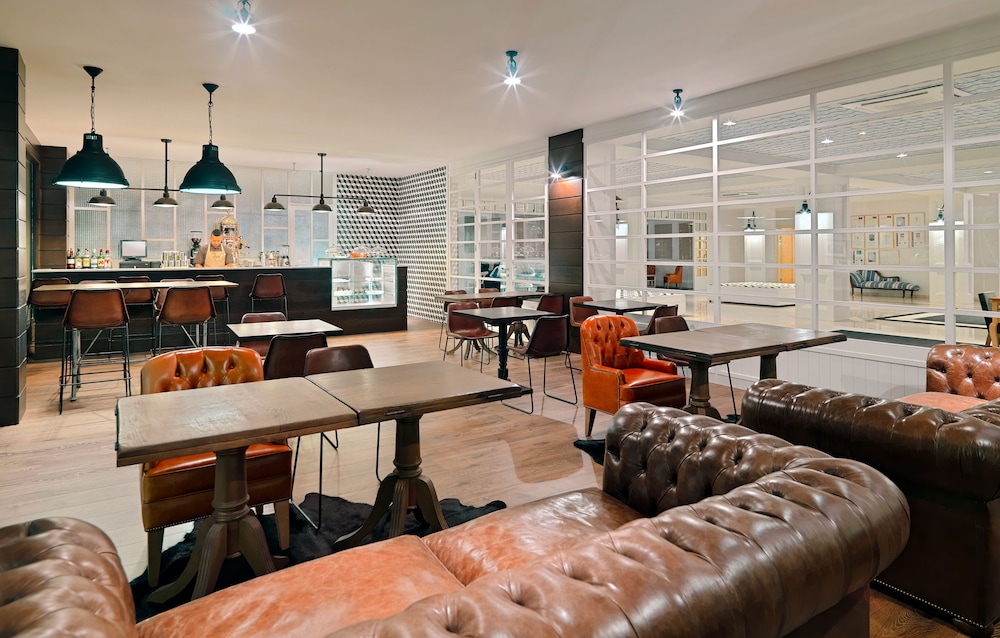 H10 Delfín - Adults Only — Restaurant & bars in Salou, Catalonia