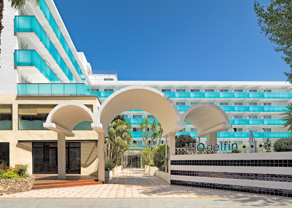 H10 Delfín - Adults Only — Hotel building in Salou, Catalonia