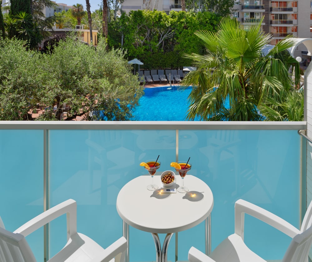H10 Delfín - Adults Only — Swimming pool in Salou, Catalonia