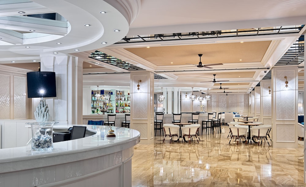 H10 Delfín - Adults Only — Restaurant & bars in Salou, Catalonia