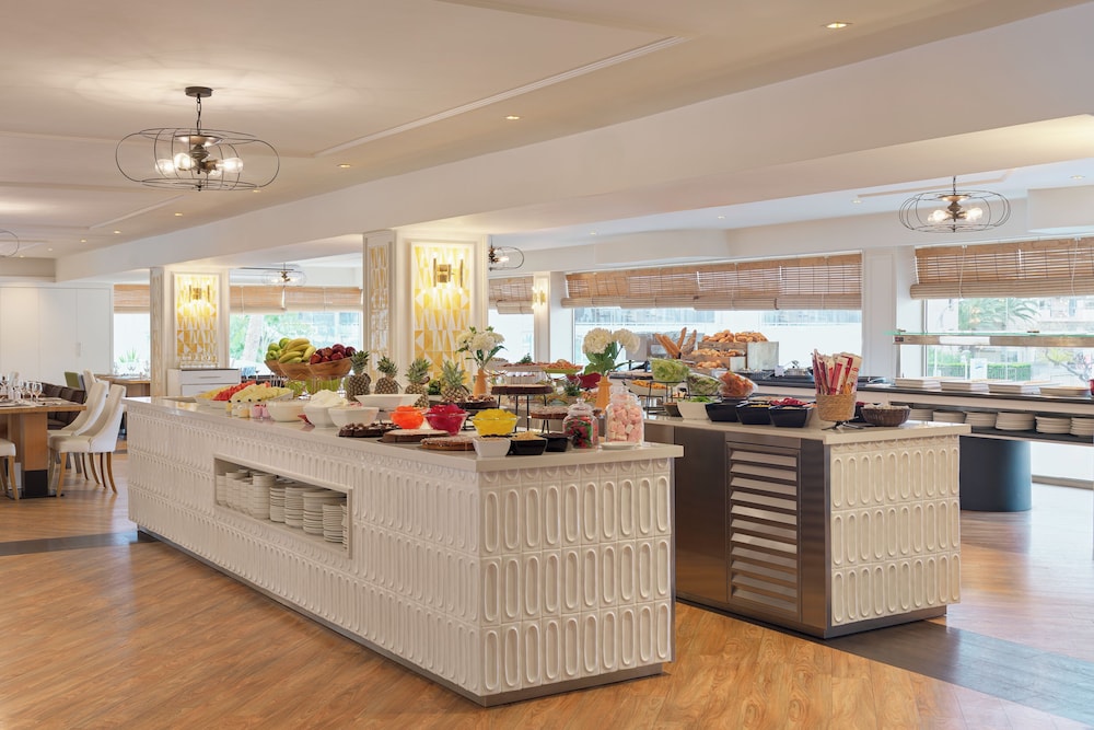 H10 Delfín - Adults Only — Restaurant & bars in Salou, Catalonia