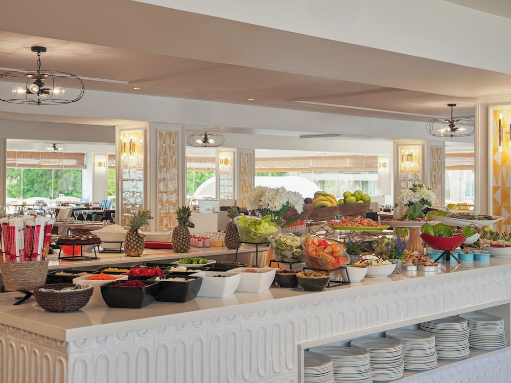 H10 Delfín - Adults Only — Restaurant & bars in Salou, Catalonia