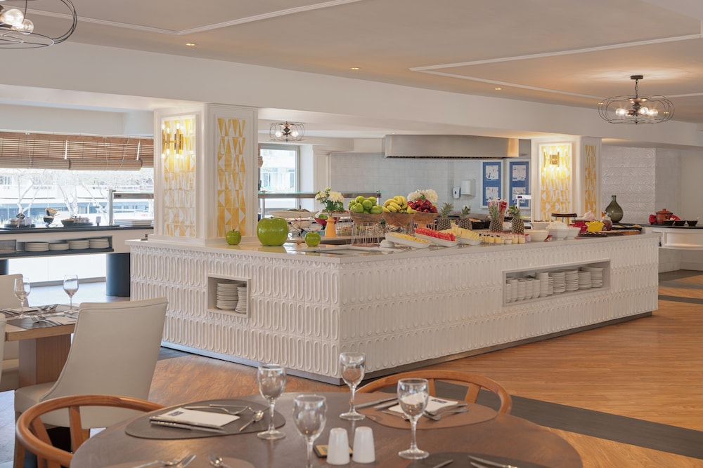 H10 Delfín - Adults Only — Restaurant & bars in Salou, Catalonia