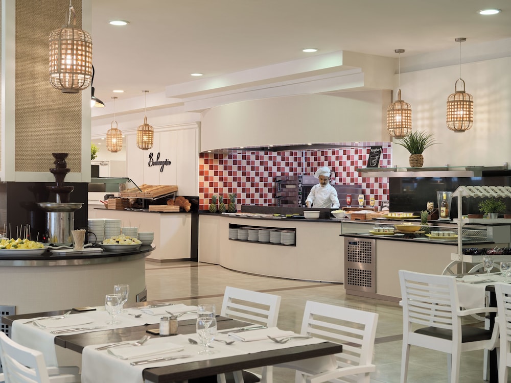 H10 Salou Princess — Restaurant & bars in Salou, Catalonia