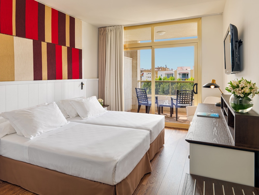 H10 Salou Princess — Hotel rooms in Salou, Catalonia