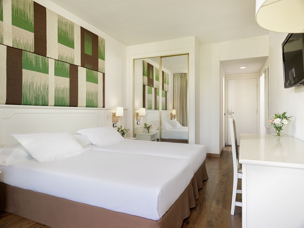 H10 Salou Princess — Hotel rooms in Salou, Catalonia