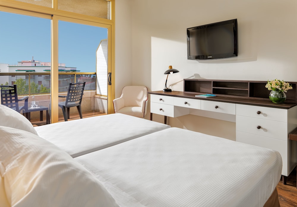 H10 Salou Princess — Hotel rooms in Salou, Catalonia