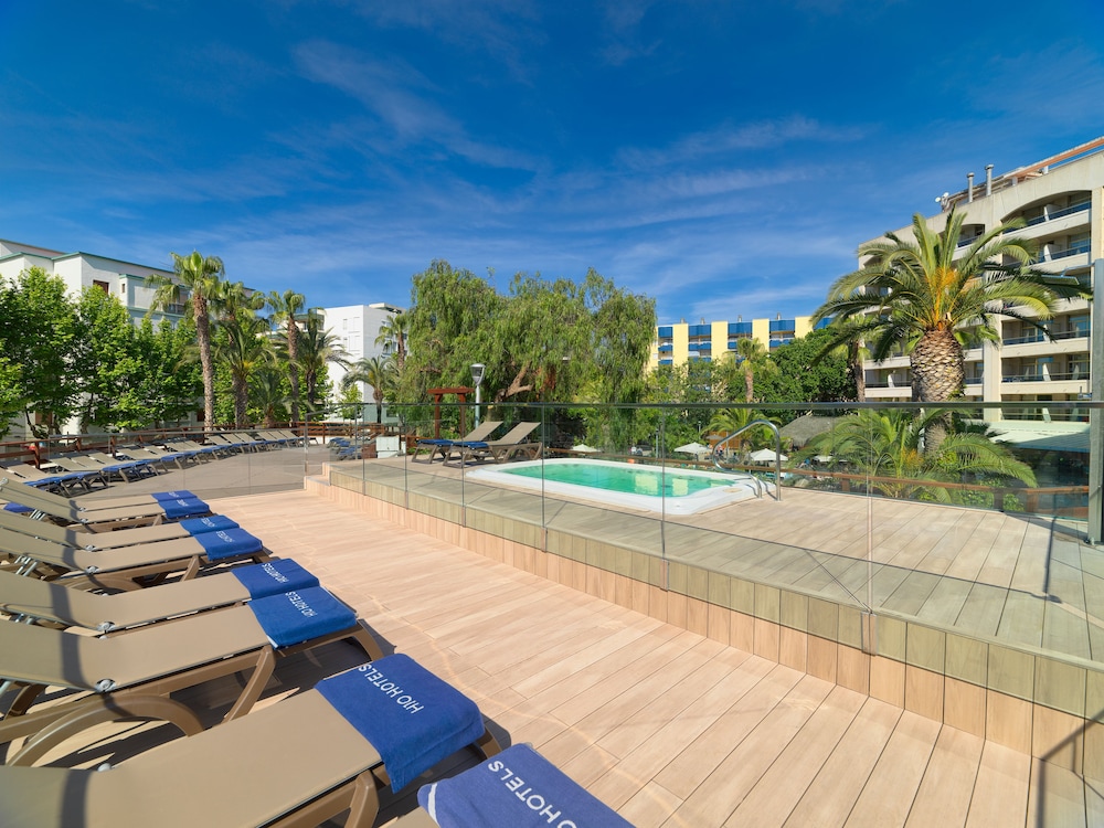 H10 Salou Princess — Swimming pool in Salou, Catalonia