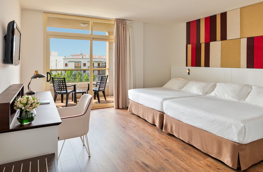 H10 Salou Princess — Hotel rooms in Salou, Catalonia