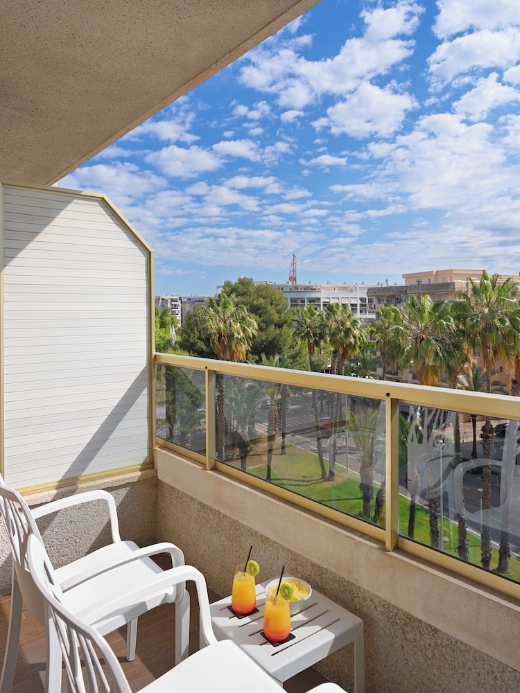 H10 Salou Princess — Hotel rooms in Salou, Catalonia