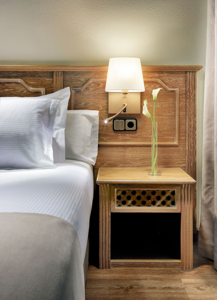 H10 Salou Princess — Hotel rooms in Salou, Catalonia