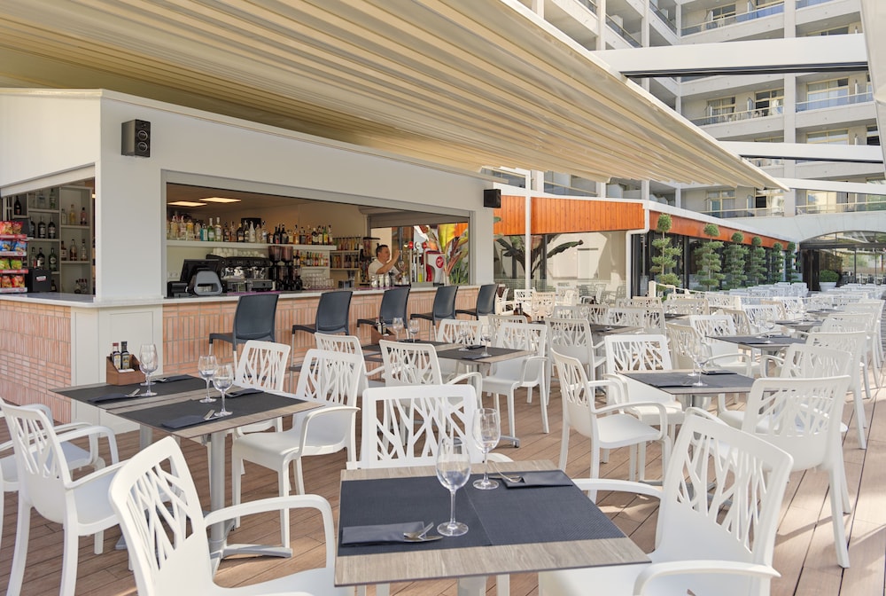 H10 Salou Princess — Restaurant & bars in Salou, Catalonia