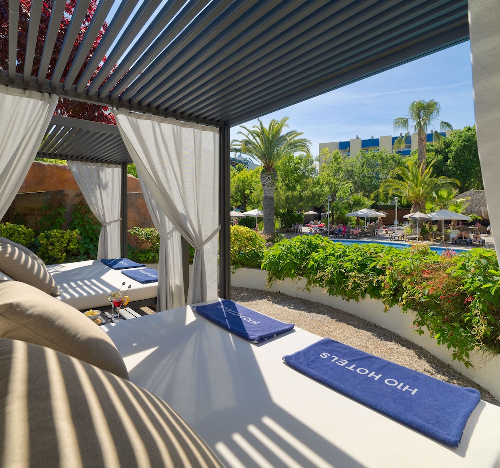 H10 Salou Princess — Swimming pool in Salou, Catalonia