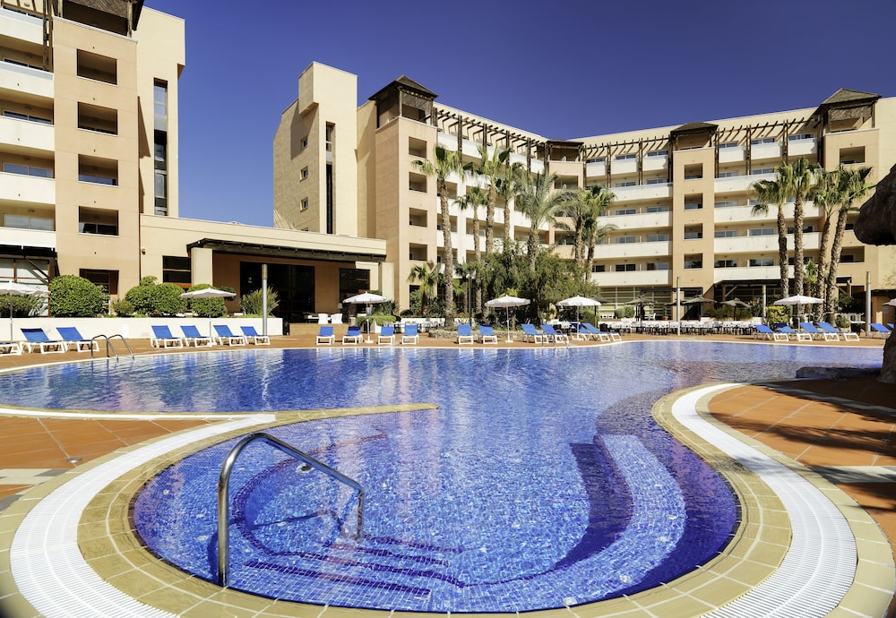 H10 Salauris Palace — Swimming pool in Salou, Catalonia