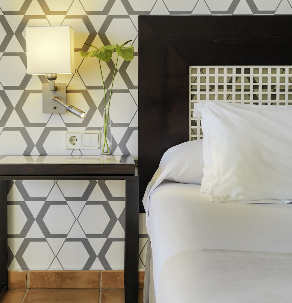 H10 Salauris Palace — Hotel rooms in Salou, Catalonia