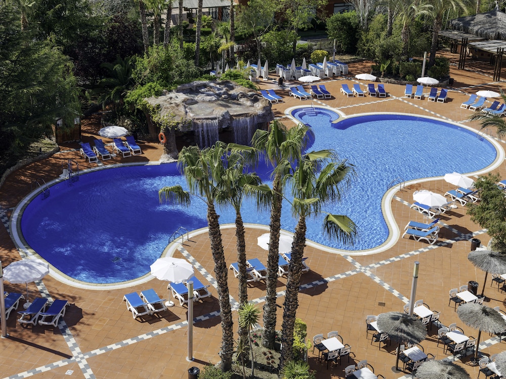 H10 Salauris Palace — Swimming pool in Salou, Catalonia