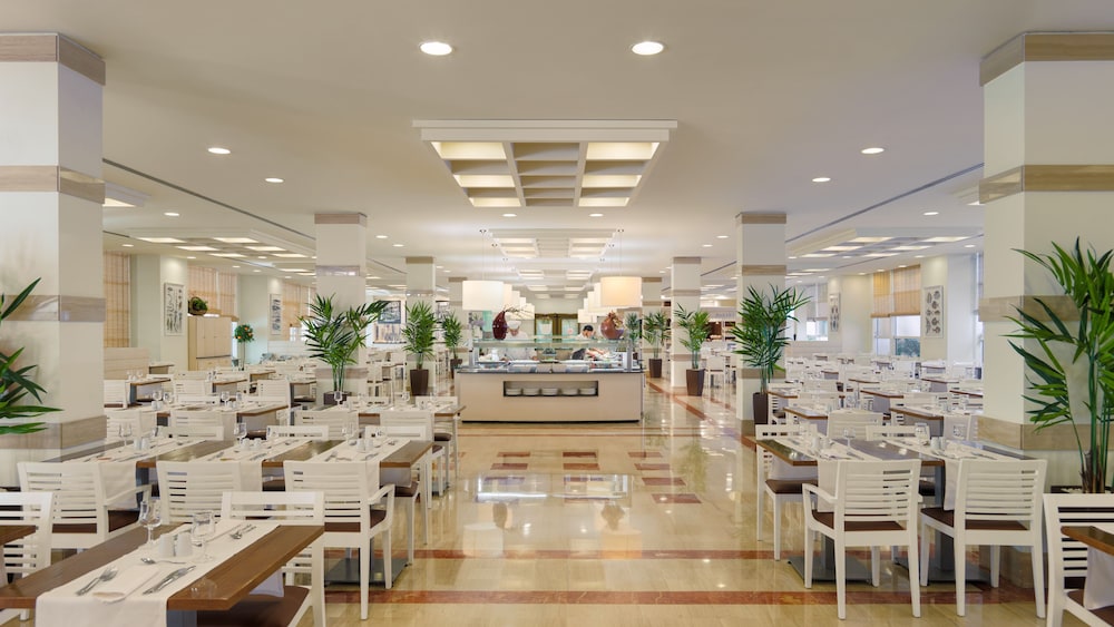 H10 Salauris Palace — Restaurant & bars in Salou, Catalonia